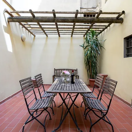Station With Garden Apartment Florence