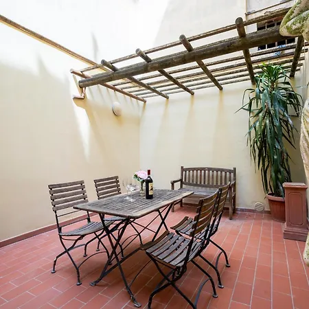 Station With Garden Apartman *