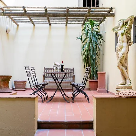Apartment Station With Garden Florence