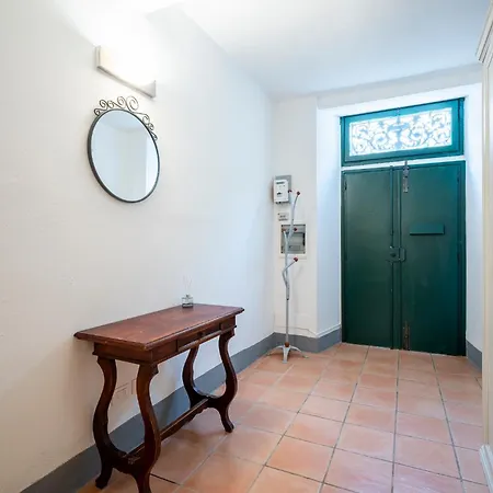 Station With Garden Apartment Florence