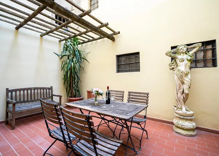 Station With Garden * Florencia