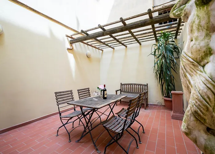 Station With Garden Apartamento *